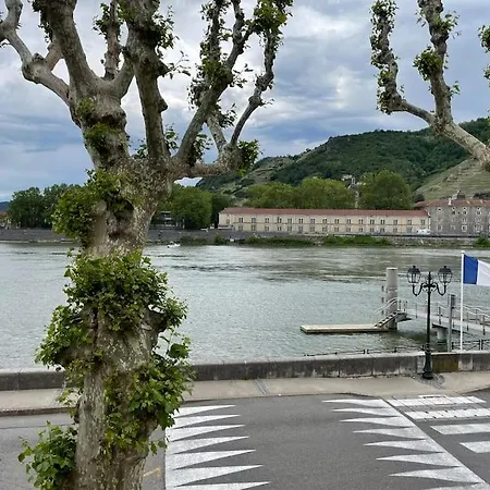 La Batellerie, Vue Sur Rhone 泰恩·埃米塔日