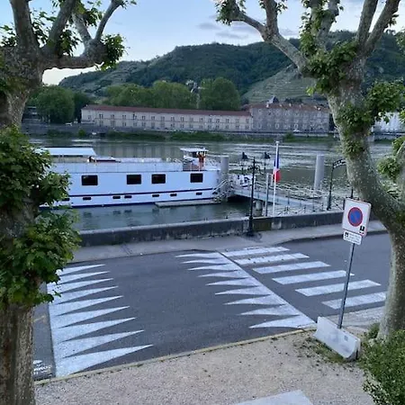 La Batellerie, Vue Sur Rhone * 泰恩·埃米塔日