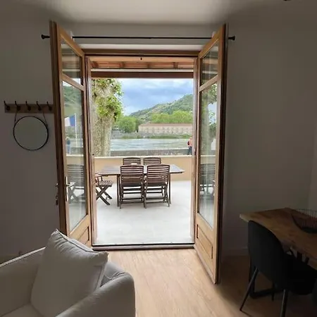 La Batellerie, Vue Sur Rhone 泰恩·埃米塔日