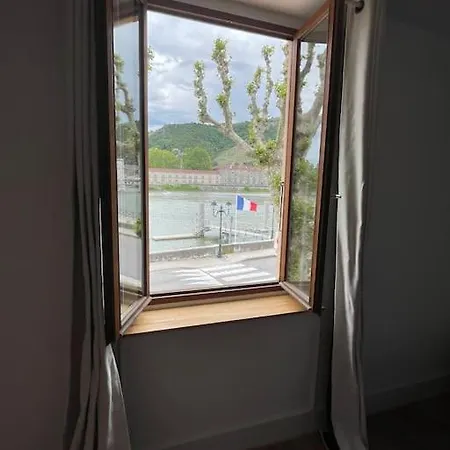 La Batellerie, Vue Sur Rhone 泰恩·埃米塔日
